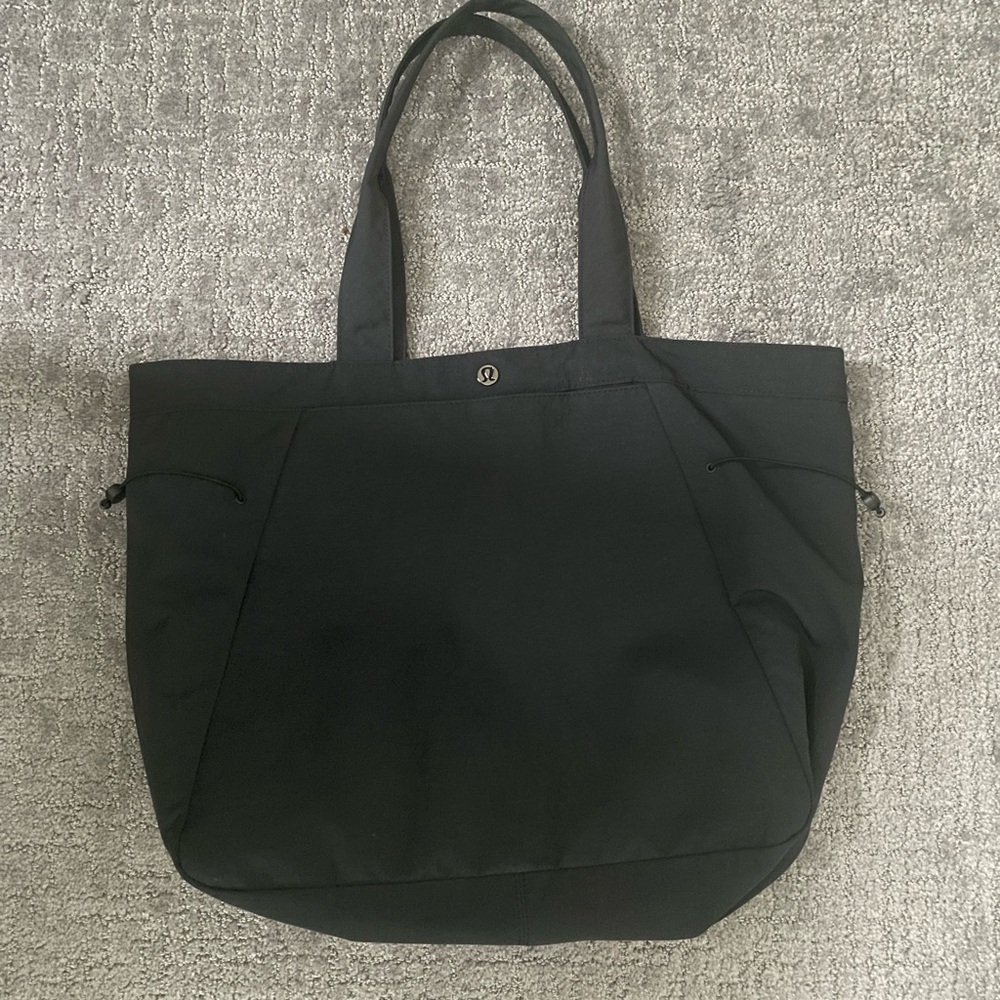 Lululemon Side-Cinch Shopper Bag- Great Condition! 18L Black